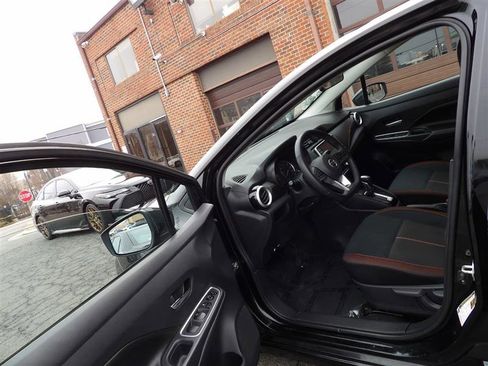 Used 2020 Nissan Versa SR w/ Convenience Package image 9