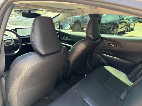 Used 2025 Toyota Prius FWD image 35
