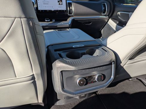 Certified 2025 Ford Expedition Max Platinum w/ Driver's Package AWD/4WD image 30
