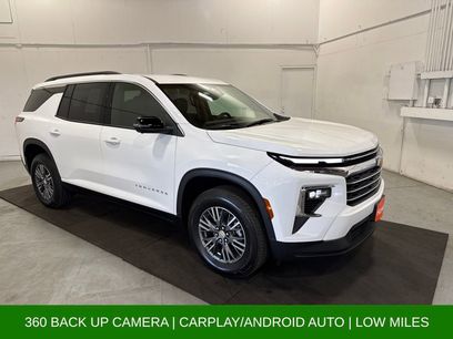 Used 2024 Chevrolet Traverse LT