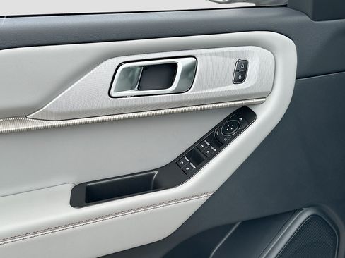 New 2026 Ford Explorer Active w/ Active Comfort Package RWD image 13