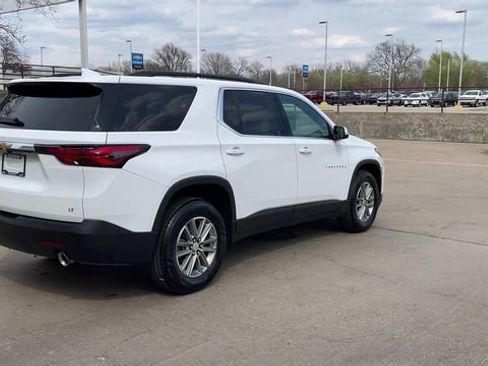 Used 2023 Chevrolet Traverse LT FWD image 8