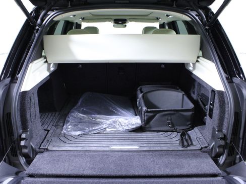 Used 2024 Land Rover Range Rover SE image 9