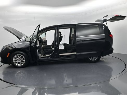 Used 2023 Chrysler Voyager LX FWD image 53
