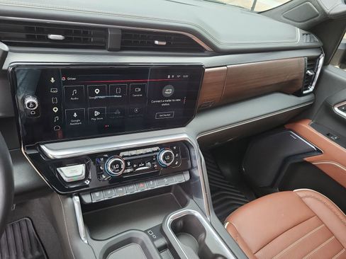 Certified 2025 GMC Sierra 2500 Denali Ultimate AWD/4WD image 13