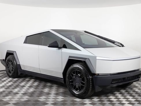 Used 2024 Tesla Cybertruck AWD Crew Cab image 10