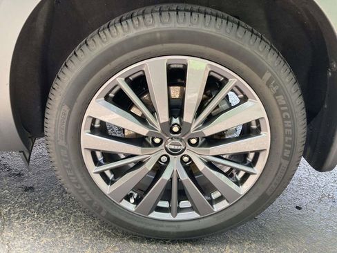 Used 2024 Nissan Pathfinder SL w/ SL Premium Package AWD/4WD image 7