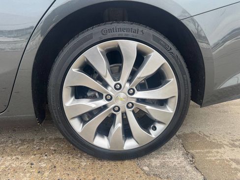 Used 2017 Chevrolet Malibu Premier w/ Premier Sun and Wheel Package image 7