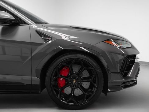 Used 2023 Lamborghini Urus Performante AWD/4WD image 11