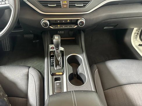 Used 2022 Nissan Altima 2.5 SV AWD/4WD image 17