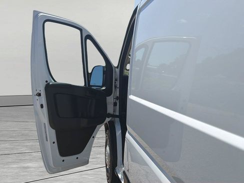 Used 2025 RAM ProMaster 2500 w/ Convenience Group FWD image 13
