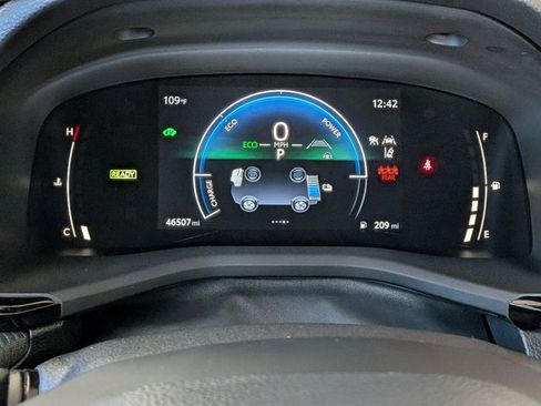Used 2025 Toyota Camry SE FWD image 9