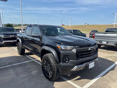 Used 2025 Chevrolet Colorado Trail Boss AWD/4WD image 4