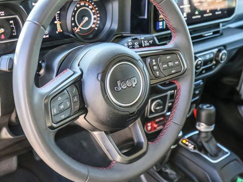 Used 2024 Jeep Wrangler Unlimited Rubicon image 30