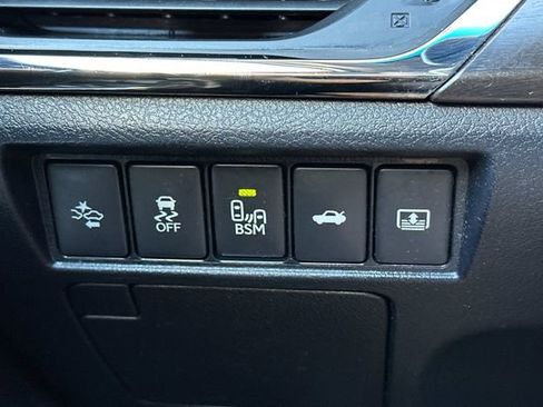 Used 2016 Toyota Avalon Limited w/ Toyota Safety Sense Package FWD image 29