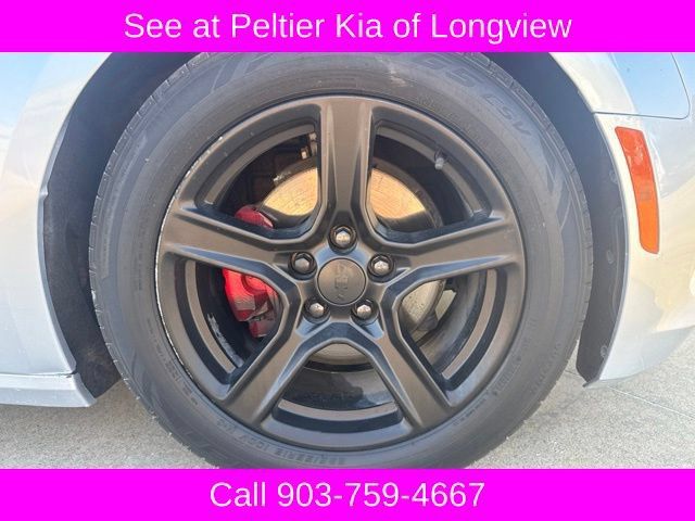 Used 2017 Chevrolet Camaro LT RWD image 11