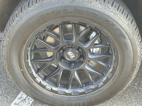 Used 2023 Chevrolet Tahoe Z71 w/ Luxury Package image 30