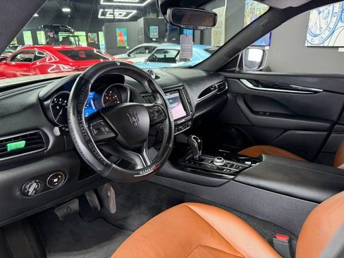 Used 2018 Maserati Levante AWD/4WD image 9