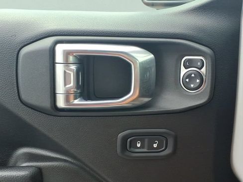 Used 2022 Jeep Wrangler Unlimited Sport AWD/4WD image 17