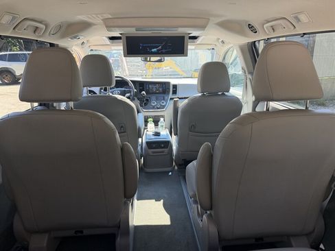 Used 2015 Toyota Sienna XLE Premium AWD/4WD image 19