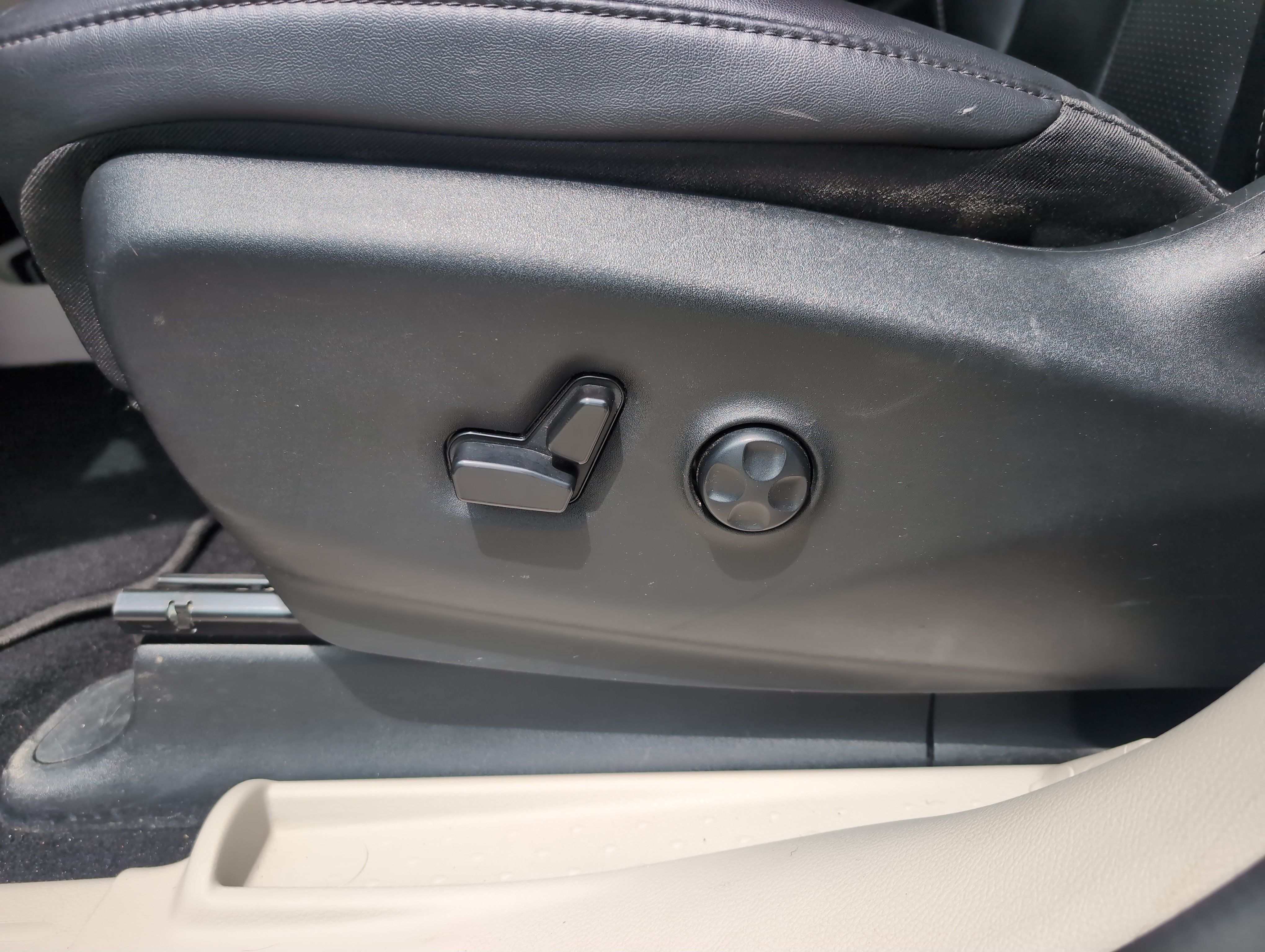 Used 2024 Chrysler Pacifica Touring-L FWD image 17