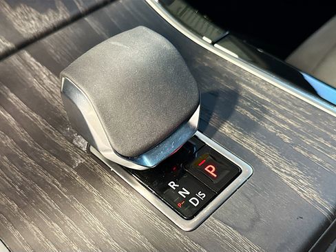 Used 2025 Land Rover Range Rover Evoque Dynamic SE image 29