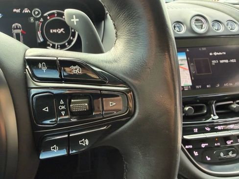 Used 2021 Aston Martin DBX image 33