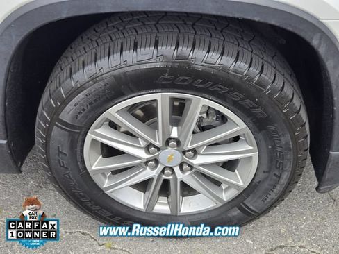 Used 2023 Chevrolet Traverse LT FWD image 14