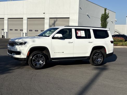Used 2022 Jeep Wagoneer Series III AWD/4WD image 5