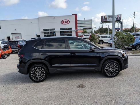 New 2025 Volkswagen Taos SE image 8