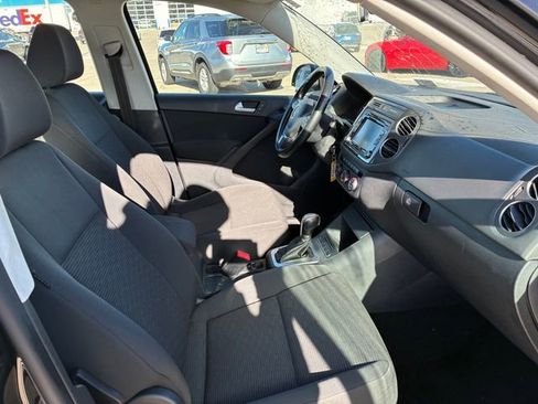 Used 2015 Volkswagen Tiguan S image 15