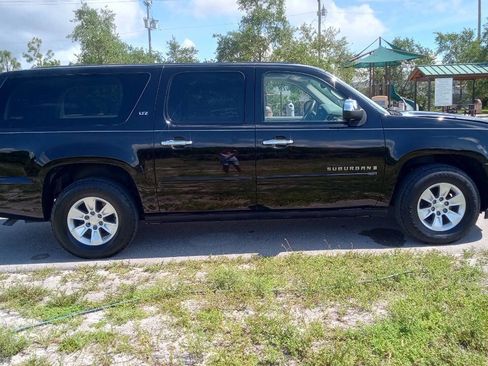 Used 2007 Chevrolet Suburban LTZ w/ LTZ Preferred Equipment Group image 5