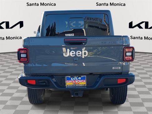 Used 2020 Jeep Gladiator Overland image 6