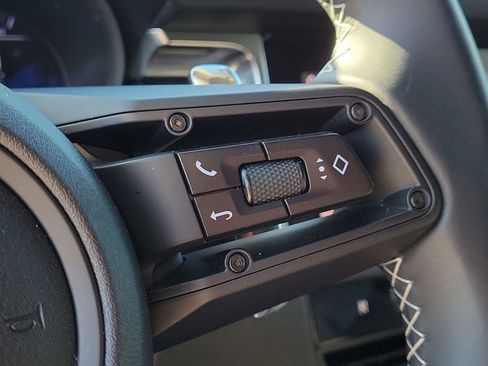 Certified 2025 Porsche Macan Turbo image 36