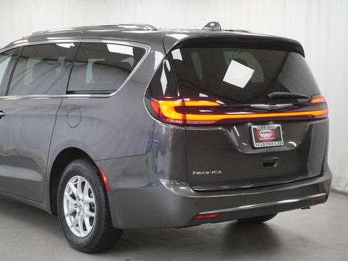 Certified 2021 Chrysler Pacifica Touring-L FWD image 13