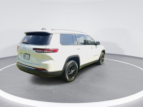 Used 2023 Jeep Grand Cherokee L Laredo RWD image 8