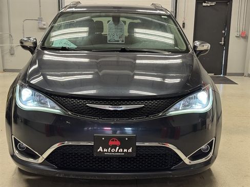 Used 2019 Chrysler Pacifica Limited FWD image 4