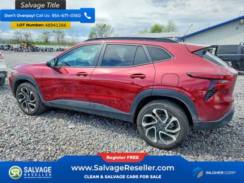 Used 2025 Chevrolet Trax RS w/ Driver Confidence Package FWD image 3