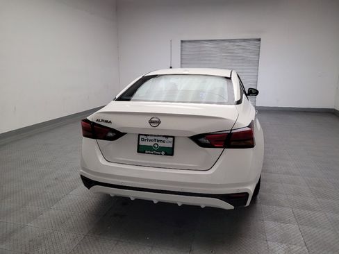 Used 2025 Nissan Altima 2.5 SV FWD image 7
