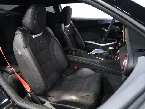 Used 2020 Chevrolet Camaro ZL1 RWD image 29