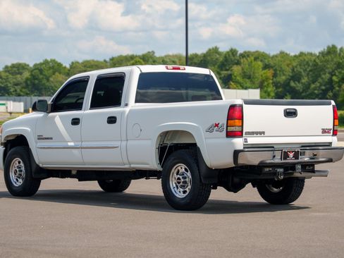 Used 2004 GMC Sierra 2500 SLE w/ Heavy-Duty Power Package AWD/4WD image 9