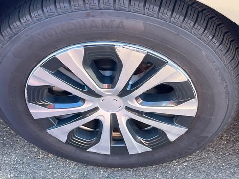 Used 2021 Toyota Prius Prime LE FWD image 10