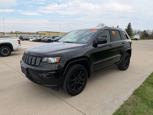 Used 2021 Jeep Grand Cherokee Altitude image 3