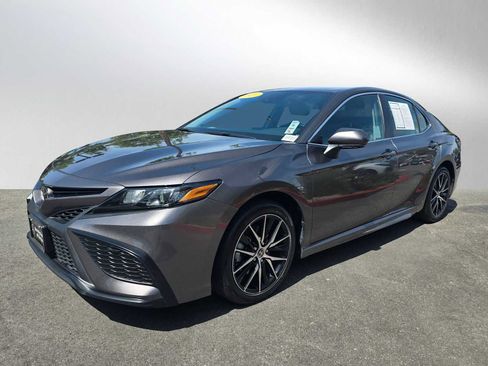 Used 2023 Toyota Camry SE FWD image 7