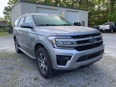 Used 2022 Ford Expedition XLT AWD/4WD image 2