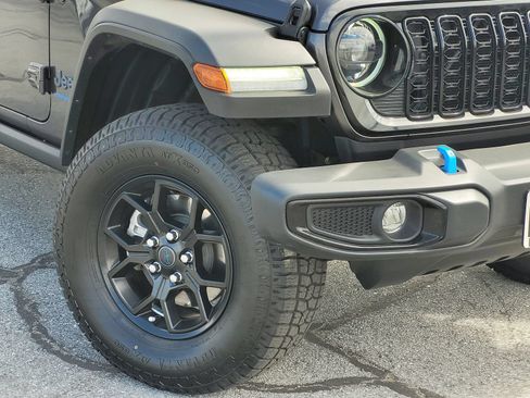 Used 2024 Jeep Wrangler Unlimited AWD/4WD image 3