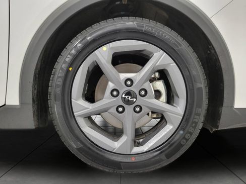 Used 2025 Kia K4 FWD image 3