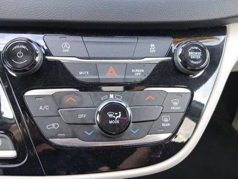 Used 2023 Chrysler Voyager LX FWD image 22