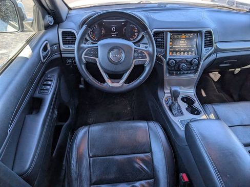 Used 2017 Jeep Grand Cherokee Overland image 8