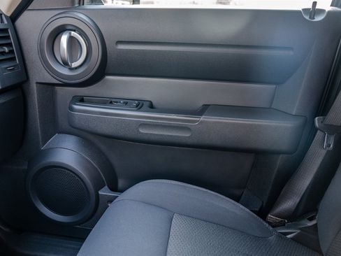Used 2011 Dodge Nitro Heat RWD image 20